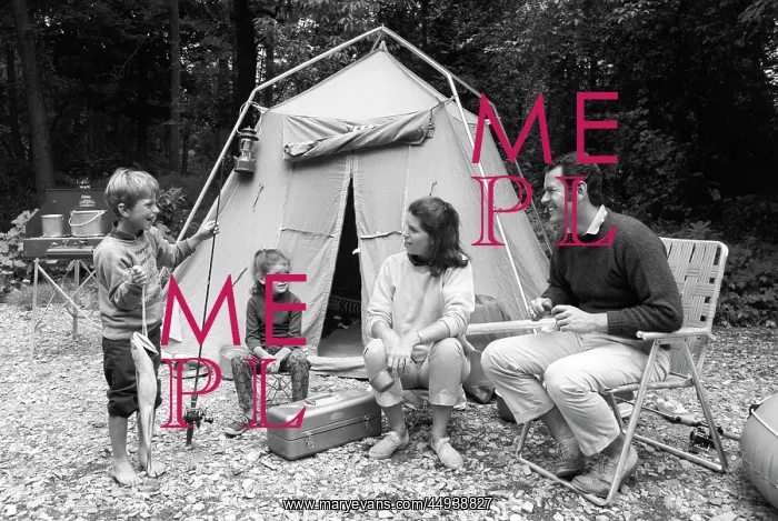 : 1970s Family Of Four Sitting In : 1970s Family Of Four Sitting In