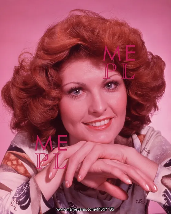  : 1970s Portrait Smiling Red Haired