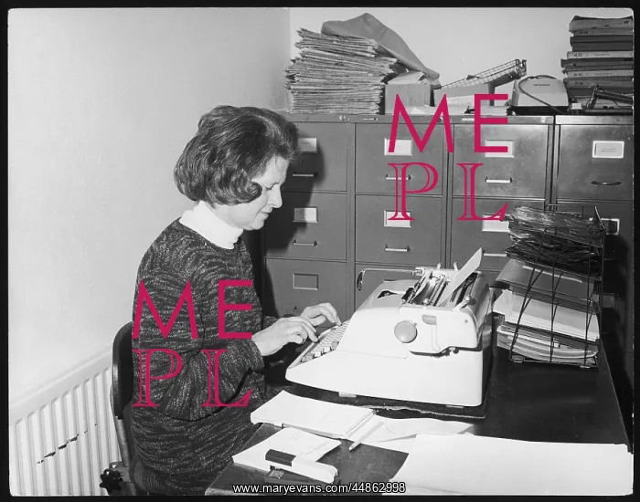 : 1970S TYPIST : 1970S TYPIST