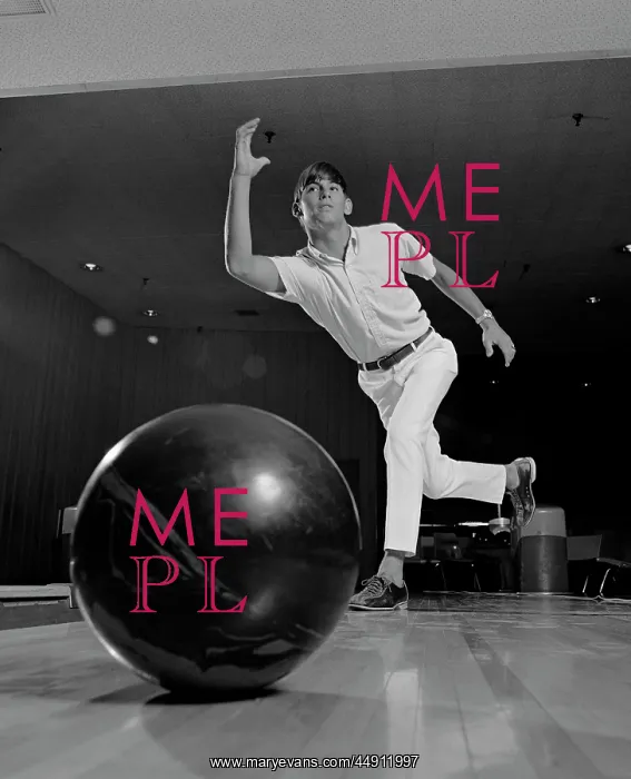  : 1970s YOUNG MAN HAVING JUST THROWN A BOWLING