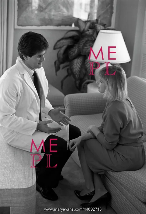 : 1980s Doctor Sitting Coffee Table : 1980s Doctor Sitting Coffee Table