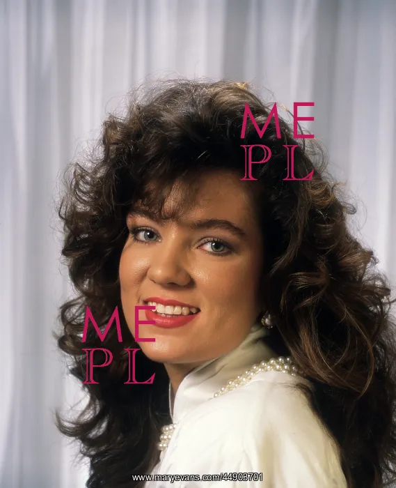  : 1990s PORTRAIT WOMAN