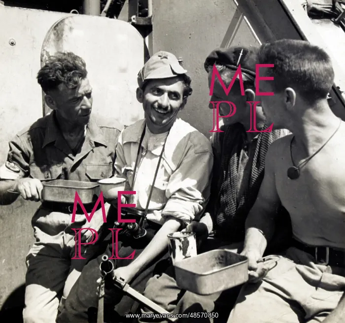: No 2 Commando drinking tea with a Yugoslav partisan : No 2 Commando drinking tea with a Yugoslav partisan
