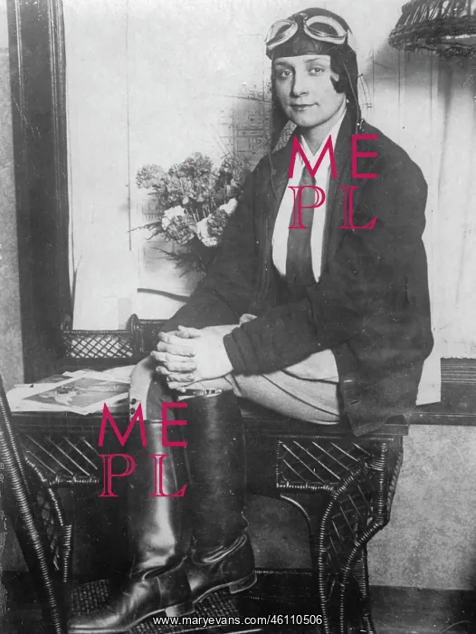 : The 20 year old American aviatrix Ruth : The 20 year old American aviatrix Ruth