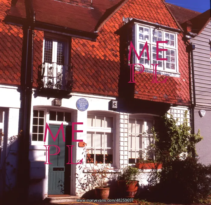  : 22 Cresswell Place, London