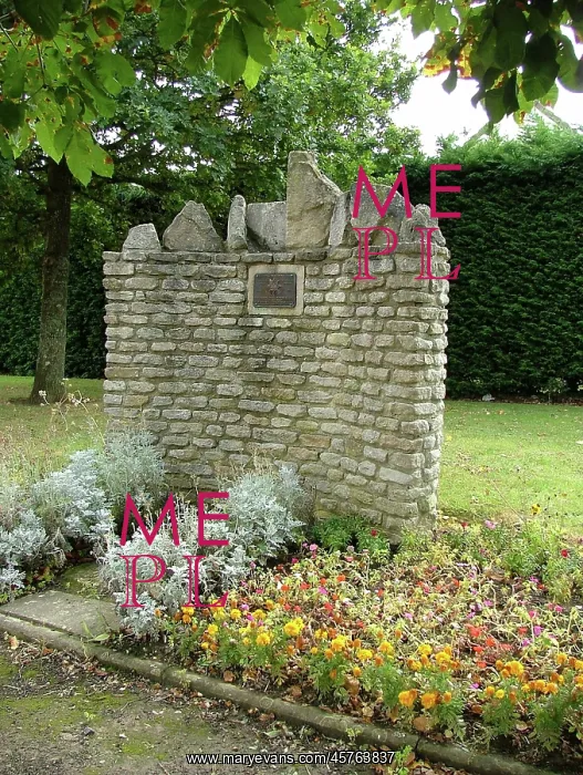 : 22nd Dragoons Memorial, Cresserons, Normandy : 22nd Dragoons Memorial, Cresserons, Normandy