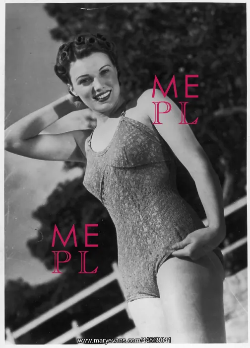 : 40S AUSSIE BEACH BABE : 40S AUSSIE BEACH BABE