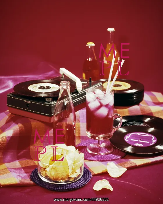 : 45 Rpm Records Portable Record Player and Party : 45 Rpm Records Portable Record Player and Party