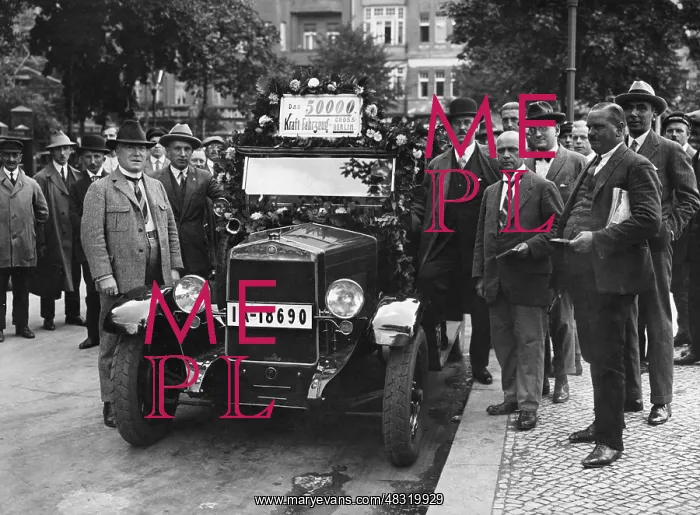 : The 50, 000th car of Berlin, 1928 : The 50, 000th car of Berlin, 1928