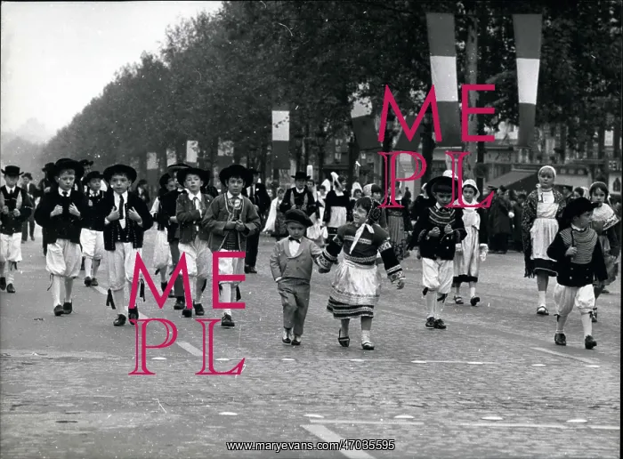 : 50th anniversary of WW1 Armistice, Champs Elysees, Paris : 50th anniversary of WW1 Armistice, Champs Elysees, Paris