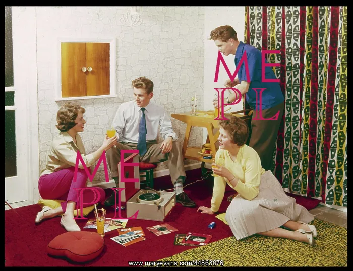 : 60S RECORD PLAYING : 60S RECORD PLAYING