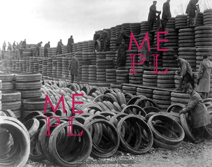 : 85, 000 solid tires for American World War I motor : 85, 000 solid tires for American World War I motor