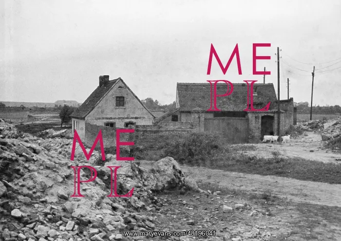 : Abandoned house in Runstedt, 1931 : Abandoned house in Runstedt, 1931