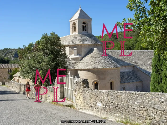 : Abbaye Notre-Dame de Senanque, Gordes, Provence, France : Abbaye Notre-Dame de Senanque, Gordes, Provence, France