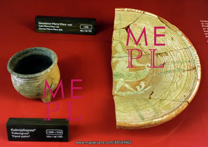 : Aboa Vetus & Ars Nova. Ceramic pieces. Right, German dish of : Aboa Vetus & Ars Nova. Ceramic pieces. Right, German dish of