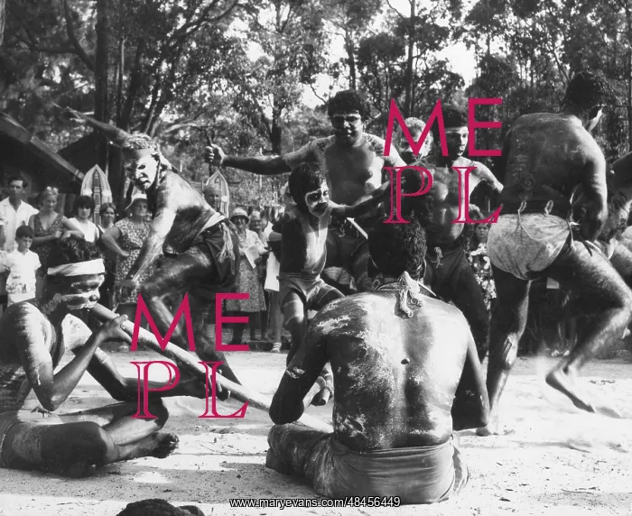  : ABORIGINE DANCERS