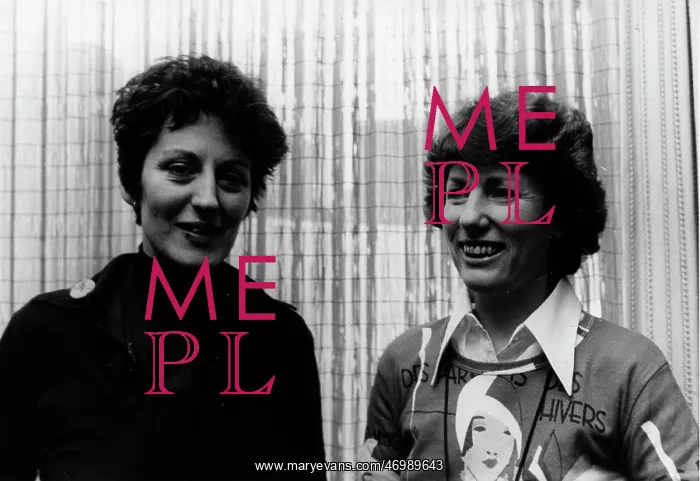 : Academic Germaine Greer talking with friends : Academic Germaine Greer talking with friends