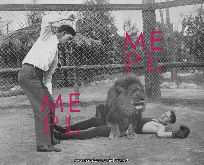: Ace Hudkins with a lion, 1926 : Ace Hudkins with a lion, 1926