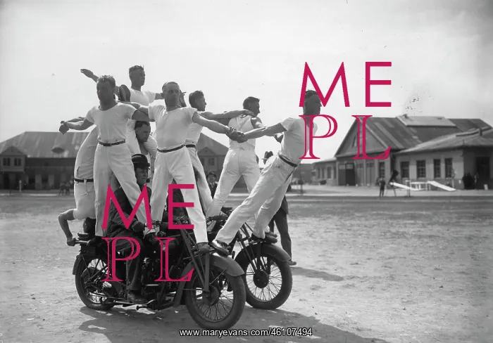 : Acrobatic performance on motorcycles : Acrobatic performance on motorcycles