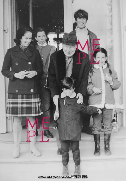 : The actor Charlie Chaplin with his wife Oona and : The actor Charlie Chaplin with his wife Oona and