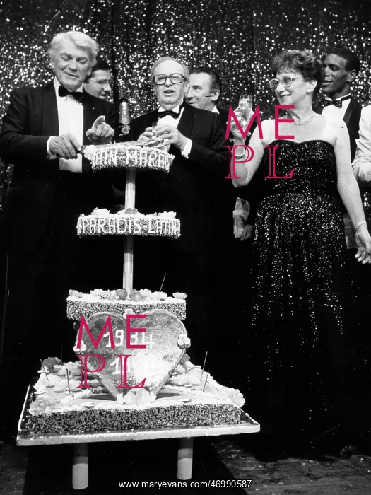 : Actor Jean Marais cutting the cake at a party : Actor Jean Marais cutting the cake at a party
