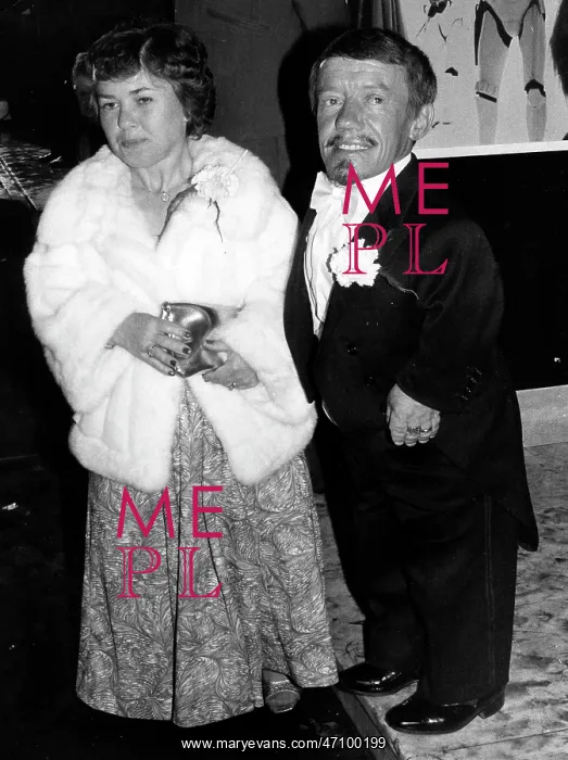 : Actor Kenny Baker : Actor Kenny Baker