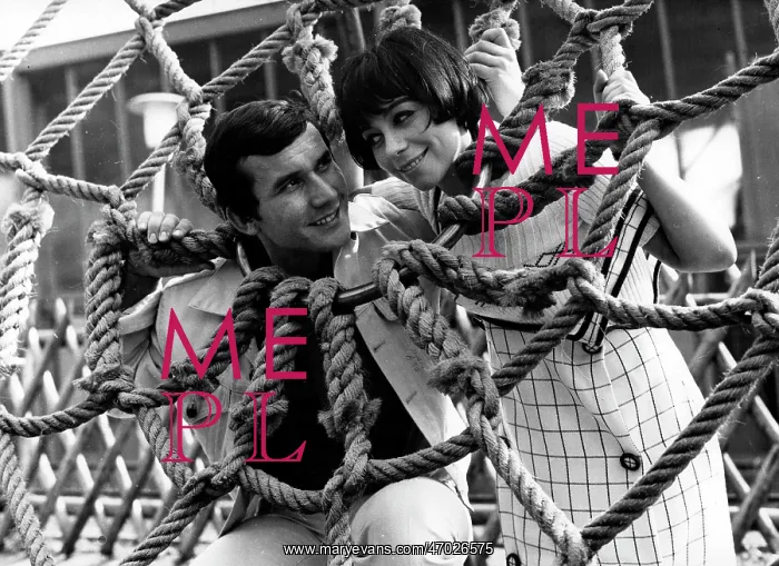 : Actor Peter Beil and Ann Gogo with their head : Actor Peter Beil and Ann Gogo with their head