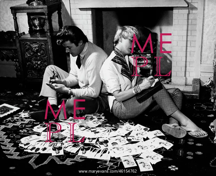 : Actor Roger Moore 1927 - : Actor Roger Moore 1927 -