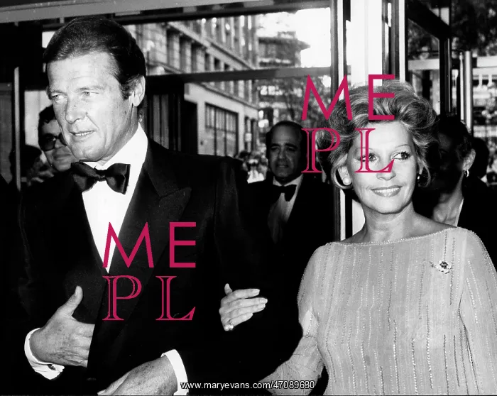 : Actor Roger Moore 1927 - : Actor Roger Moore 1927 -