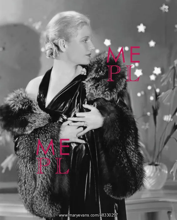 : Actress Ann Harding with fox necklace, 1930s : Actress Ann Harding with fox necklace, 1930s