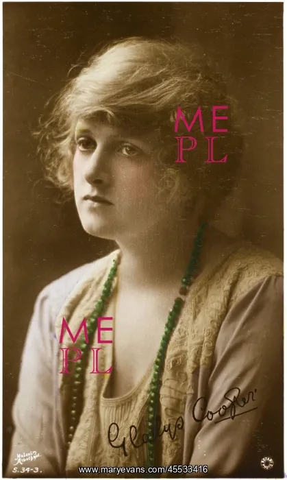 : Actress Gladys Cooper : Actress Gladys Cooper