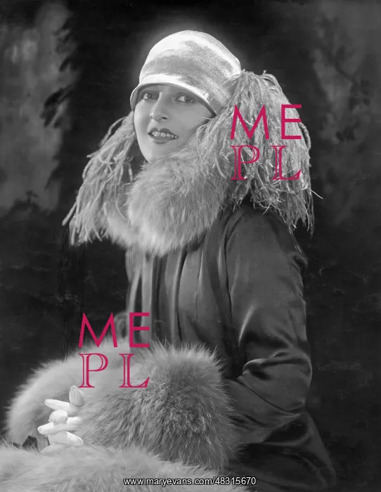: Actress Lya de Putti with fur, 1925 : Actress Lya de Putti with fur, 1925