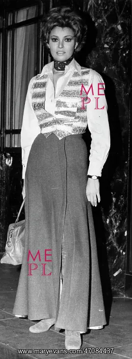 : Actress Raquel Welch 1940 - : Actress Raquel Welch 1940 -