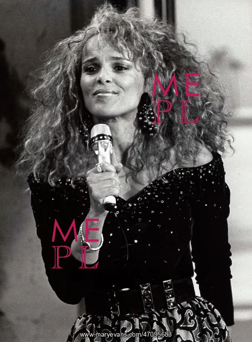 : Actress Shari Belafonte : Actress Shari Belafonte