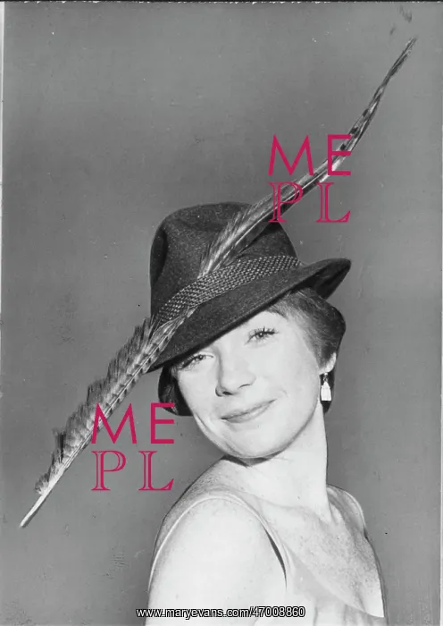 : Actress Shirley MacLaine 1934 - : Actress Shirley MacLaine 1934 -