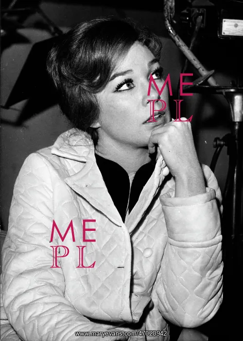 : Actress Shirley MacLaine 1934 - : Actress Shirley MacLaine 1934 -