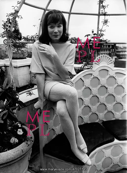 : Actress Shirley MacLaine 1934 - : Actress Shirley MacLaine 1934 -