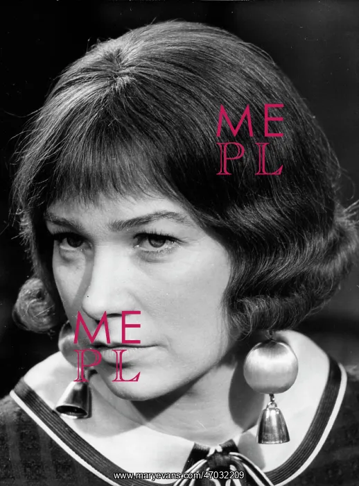 : Actress Shirley MacLaine 1934 - : Actress Shirley MacLaine 1934 -