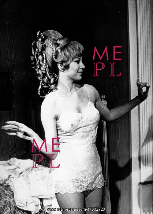 : Actress Shirley MacLaine 1934 - : Actress Shirley MacLaine 1934 -
