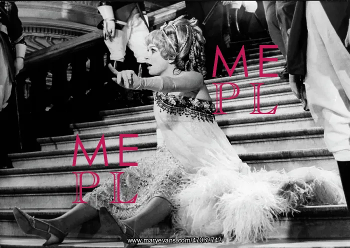 : Actress Shirley MacLaine 1934 - : Actress Shirley MacLaine 1934 -