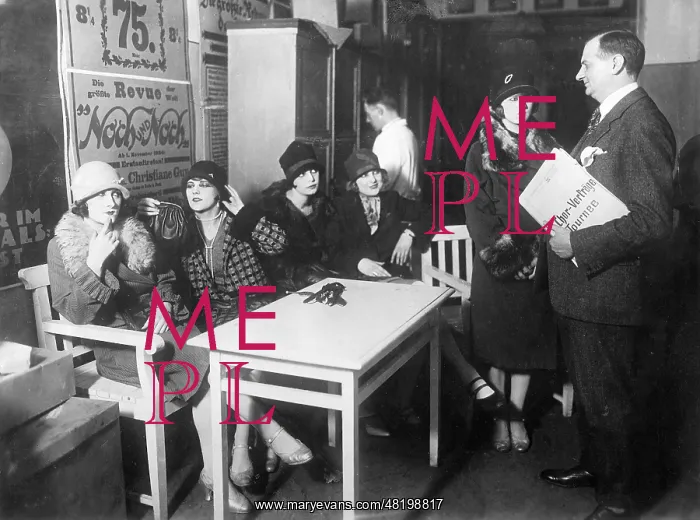 : Actresses apply for a theater stage, 1926 : Actresses apply for a theater stage, 1926
