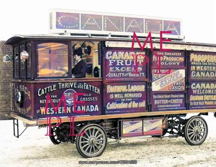 : Advertising on a bus for Immigration to Canada : Advertising on a bus for Immigration to Canada
