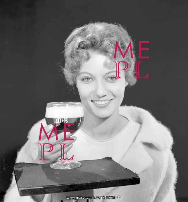 : Advertisement for M&B Amber Beer : Advertisement for M&B Amber Beer