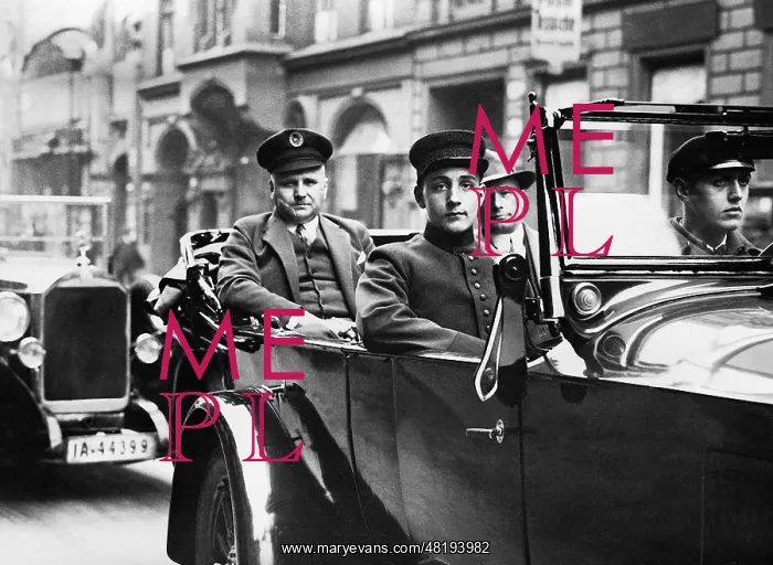 : ADAC car guide service in Berlin, 1928 : ADAC car guide service in Berlin, 1928