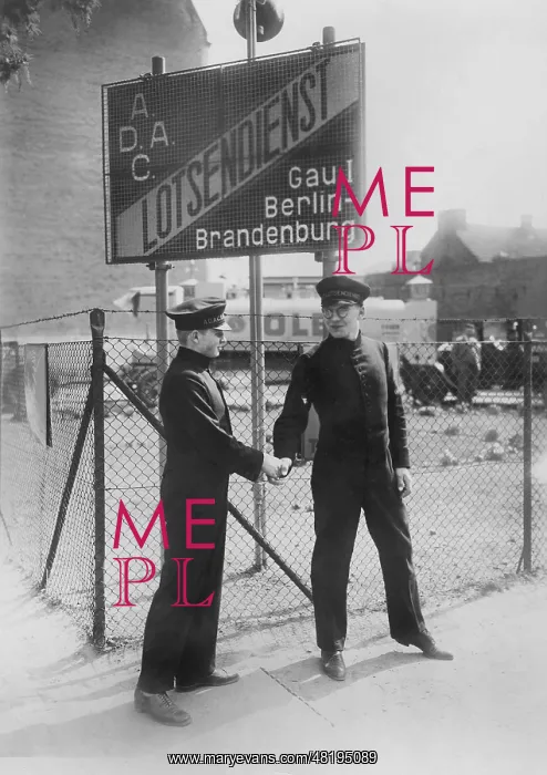 : ADAC car guide service in Berlin, 1928 : ADAC car guide service in Berlin, 1928