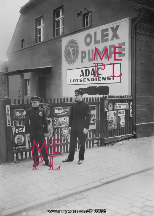 : ADAC car guide service in Berlin, 1928 : ADAC car guide service in Berlin, 1928