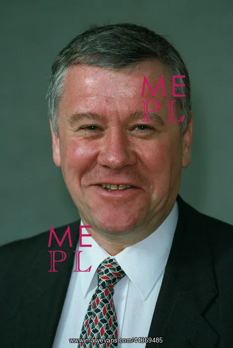  : Adam Ingram MP