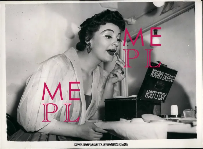 : Adele Leigh, opera singer, making up at Covent Garden : Adele Leigh, opera singer, making up at Covent Garden