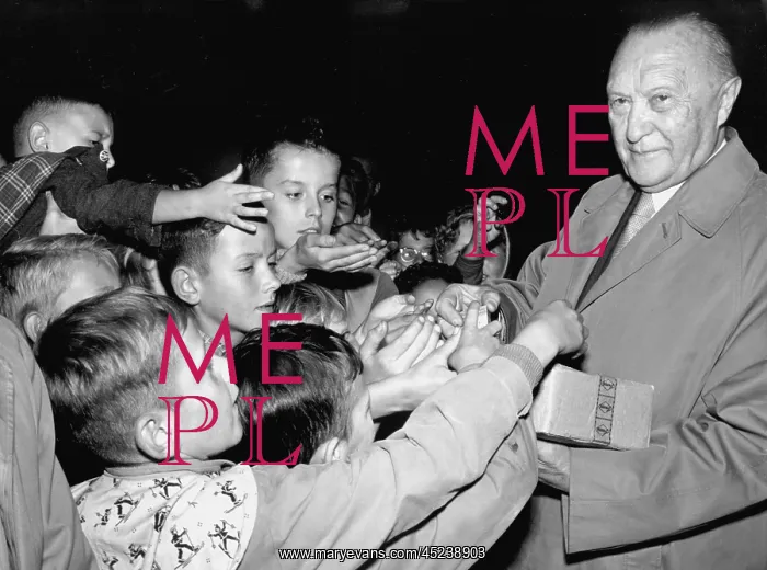 : Adenauer during the election campaign 1957 : Adenauer during the election campaign 1957
