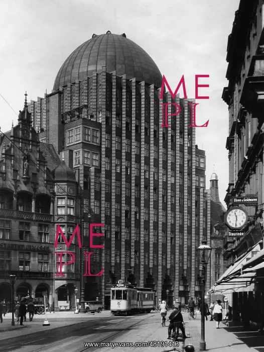 : The advertiser skyscraper in Hannover, 1929 : The advertiser skyscraper in Hannover, 1929